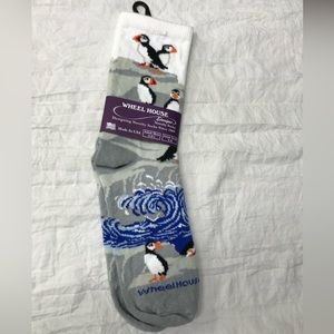 NWT Wheel House Wheelhouse Penguin and Ocean Wave Gray Socks Rare Size 6-8.5